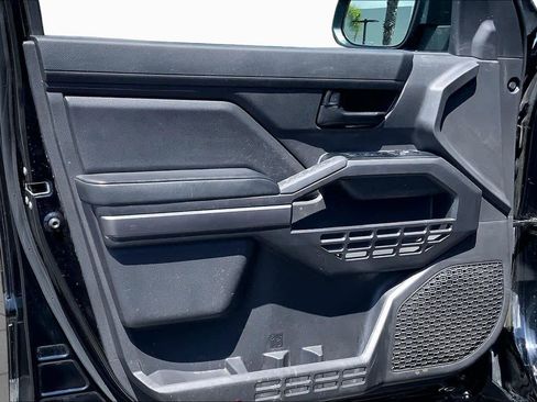 Used 2025 Toyota Tacoma SR5 AWD/4WD image 20