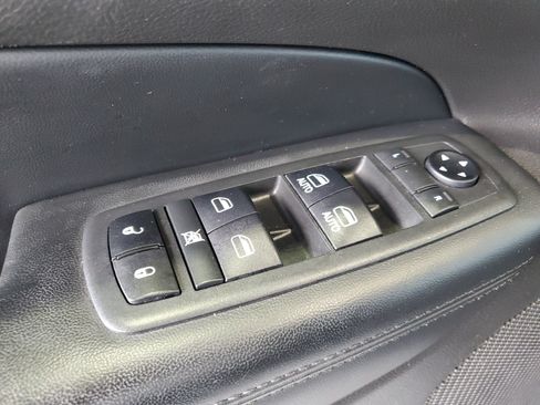 Used 2018 Jeep Grand Cherokee Laredo RWD image 16