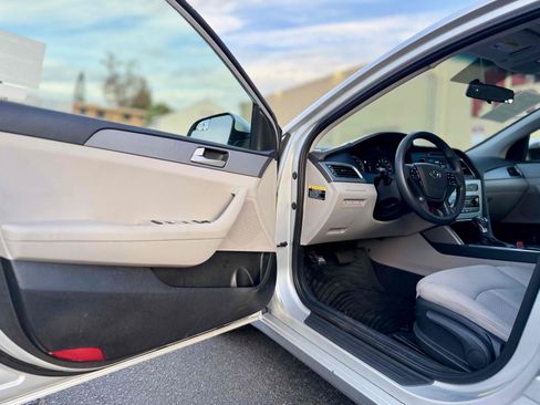 Used 2017 Hyundai Sonata SE FWD image 10