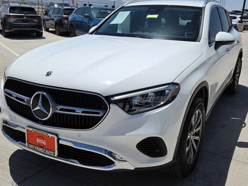 Used 2024 Mercedes-Benz GLC 300 4MATIC image 3
