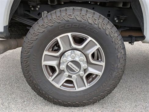 Certified 2025 Ford F350 Lariat w/ FX4 Off-Road Package image 11