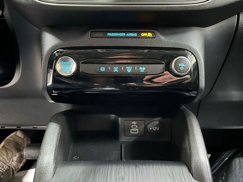 Used 2025 Ford Escape SE image 19