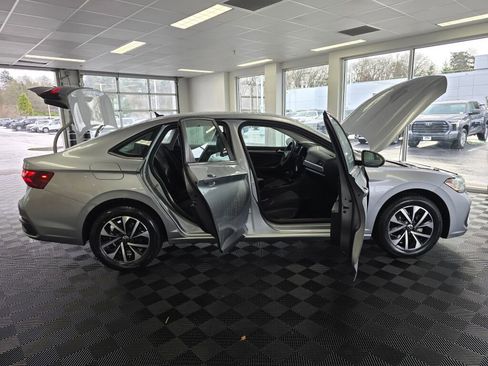 Used 2023 Volkswagen Jetta S image 18
