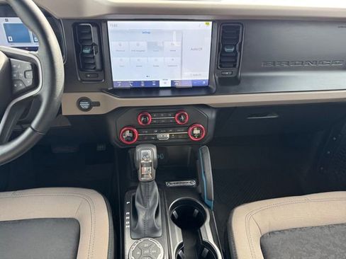 Used 2023 Ford Bronco Wildtrak image 3
