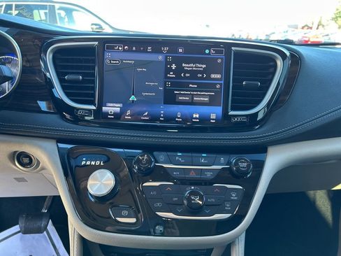 Used 2023 Chrysler Pacifica Limited w/ Uconnect Theater Family Group AWD/4WD image 39