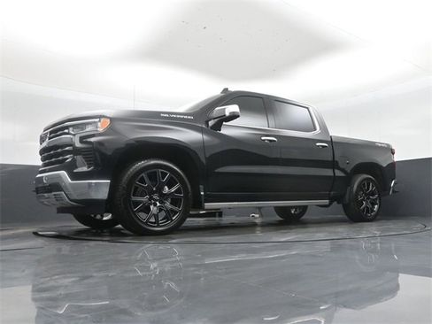 Used 2022 Chevrolet Silverado 1500 LTZ w/ Technology Package image 43