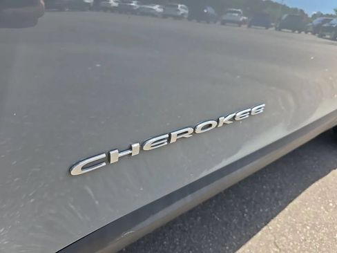 Used 2020 Jeep Cherokee Limited AWD/4WD image 13