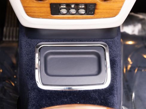 Used 2010 Rolls-Royce Phantom Drophead Coupe image 99