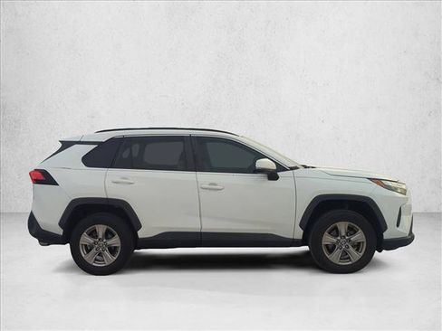 Used 2022 Toyota RAV4 XLE AWD/4WD image 4