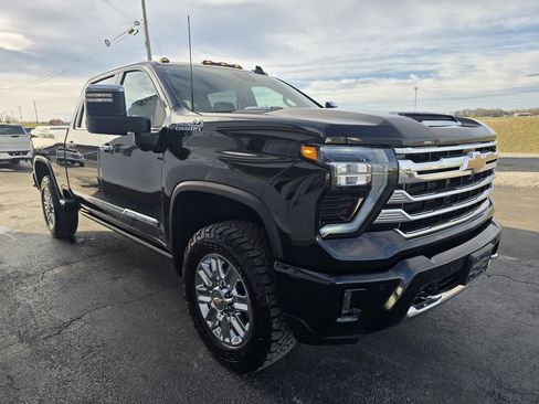 Used 2025 Chevrolet Silverado 2500 High Country w/ High Country Premium Package image 9
