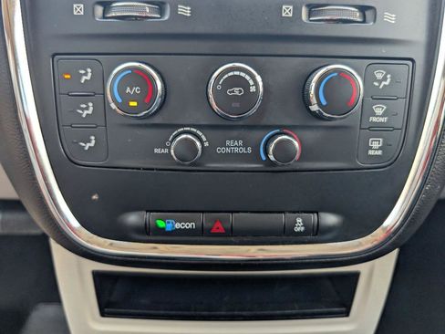 Used 2019 Dodge Grand Caravan SE FWD image 30