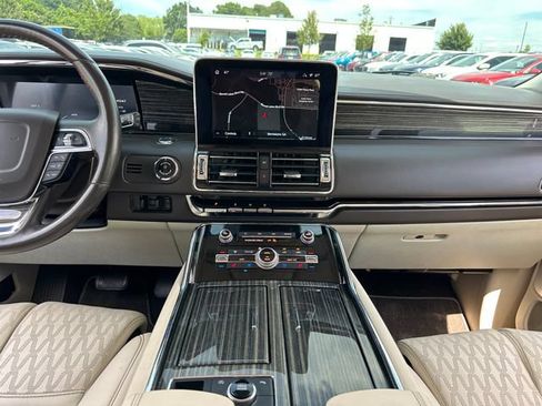 Used 2021 Lincoln Navigator Black Label w/ Special Edition Package AWD/4WD image 16
