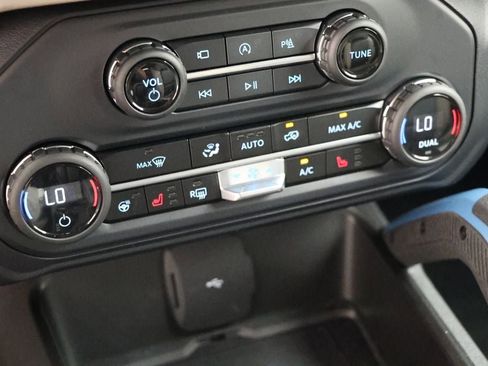 Used 2023 Ford Bronco Wildtrak image 18