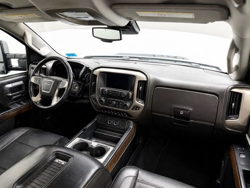 Used 2017 GMC Sierra 2500 Denali w/ Duramax Plus Package AWD/4WD image 17