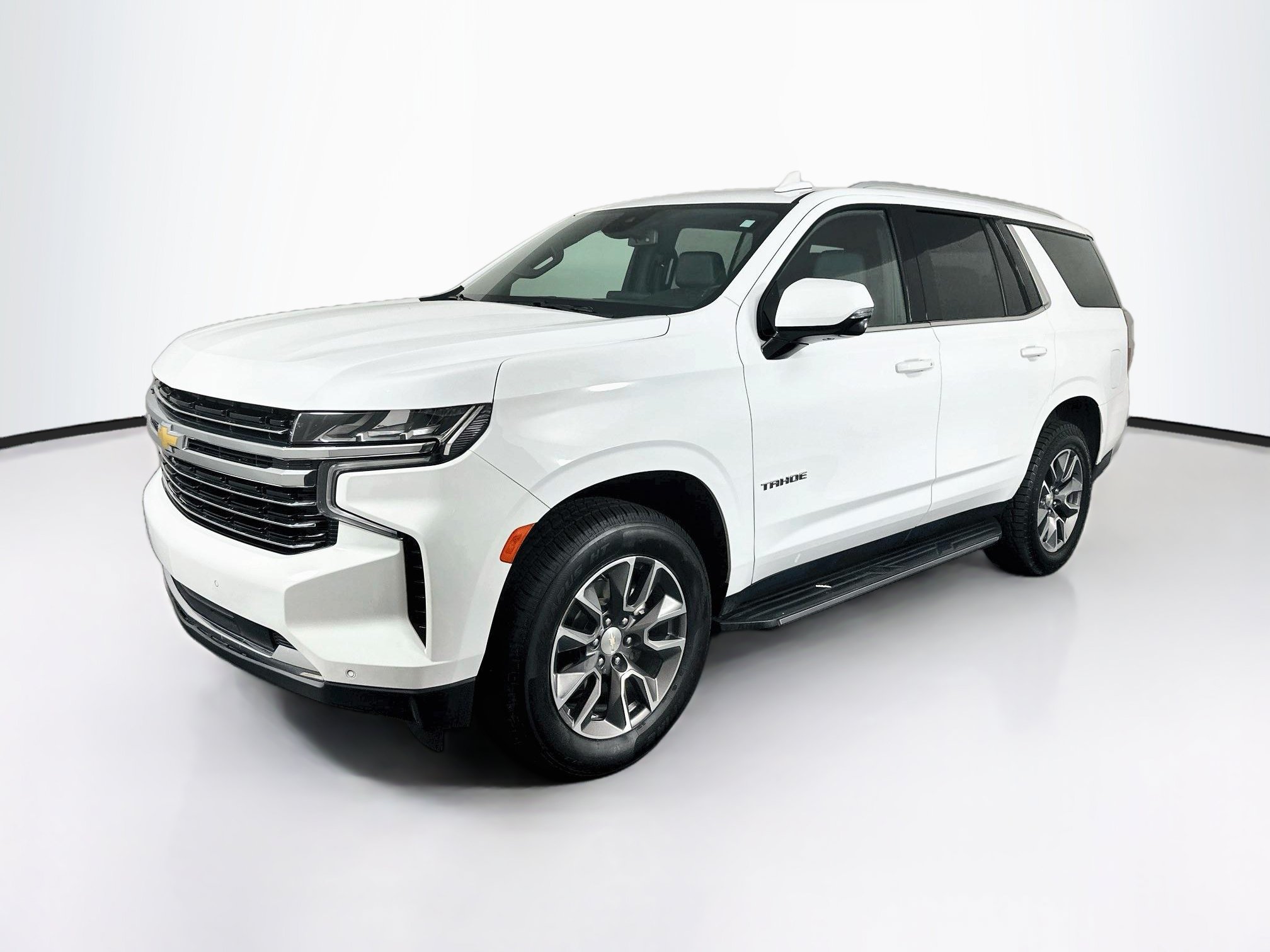 Used 2024 Chevrolet Tahoe LT w/ Luxury Package RWD image 3