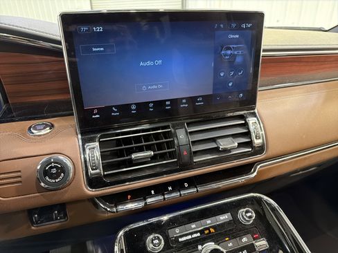 Used 2024 Lincoln Navigator L Reserve image 19