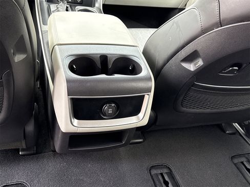 Used 2024 Kia Carnival LX image 13