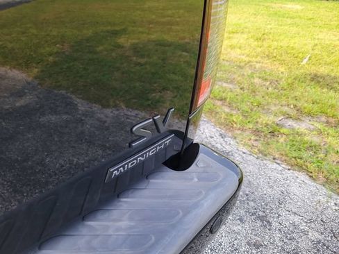 Used 2021 Nissan Frontier SV w/ Midnight Edition Floor Mats RWD image 7