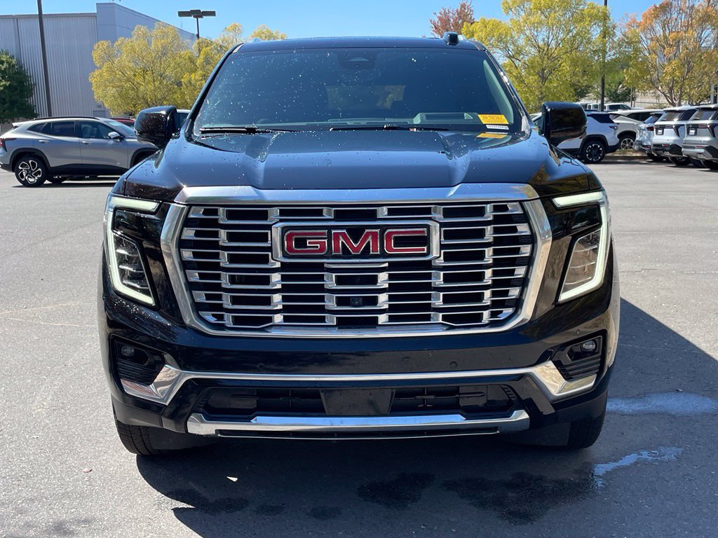 Used 2025 GMC Yukon XL Denali w/ Advanced Technology Package AWD/4WD image 2