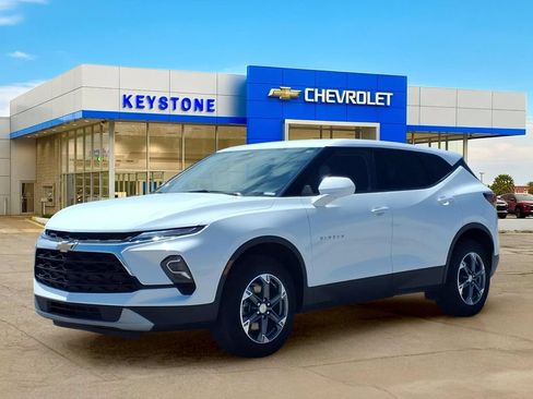 Used 2025 Chevrolet Blazer LT FWD image 3