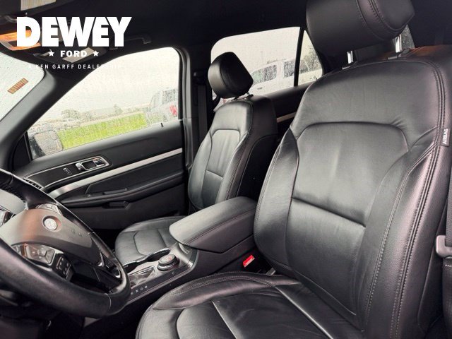 Used 2017 Ford Explorer XLT w/ Equipment Group 202A AWD/4WD image 17