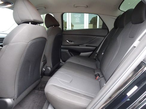Used 2024 Hyundai Elantra SE FWD image 13