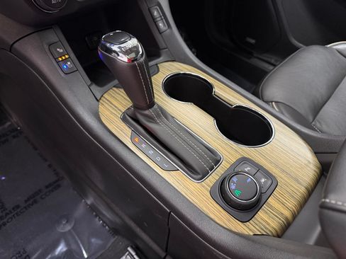 Used 2018 GMC Acadia Denali w/ Technology Package FWD image 15