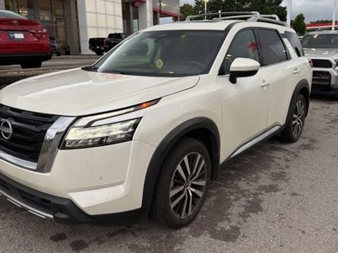 Used 2024 Nissan Pathfinder Platinum FWD image 1