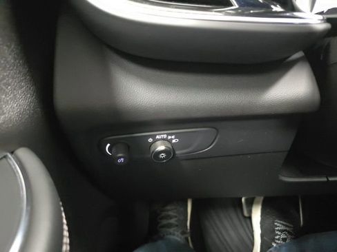 Certified 2022 Buick Envision Essence w/ Sport Touring Package image 19