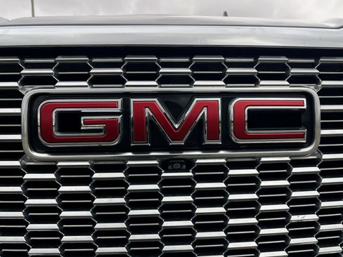 Used 2024 GMC Yukon XL Denali image 14