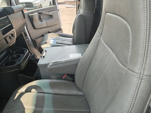 Used 2018 Chevrolet Express 3500 Extended w/ Driver Convenience Package RWD image 4