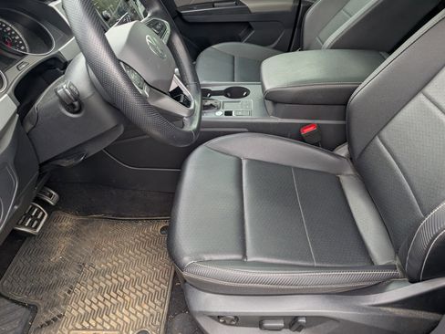 Used 2021 Volkswagen Atlas Cross Sport SE FWD image 6