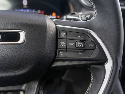 Used 2023 Jeep Grand Cherokee Altitude AWD/4WD image 26