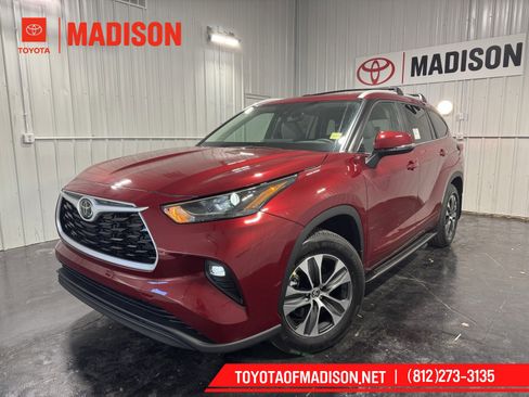 New 2026 Toyota Highlander XLE image 1