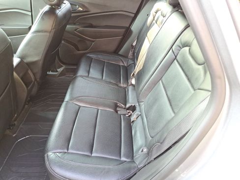 Used 2024 Chevrolet Trax RS w/ Sunroof Package image 10