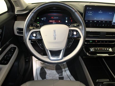 Used 2025 Lincoln Corsair Grand Touring image 16