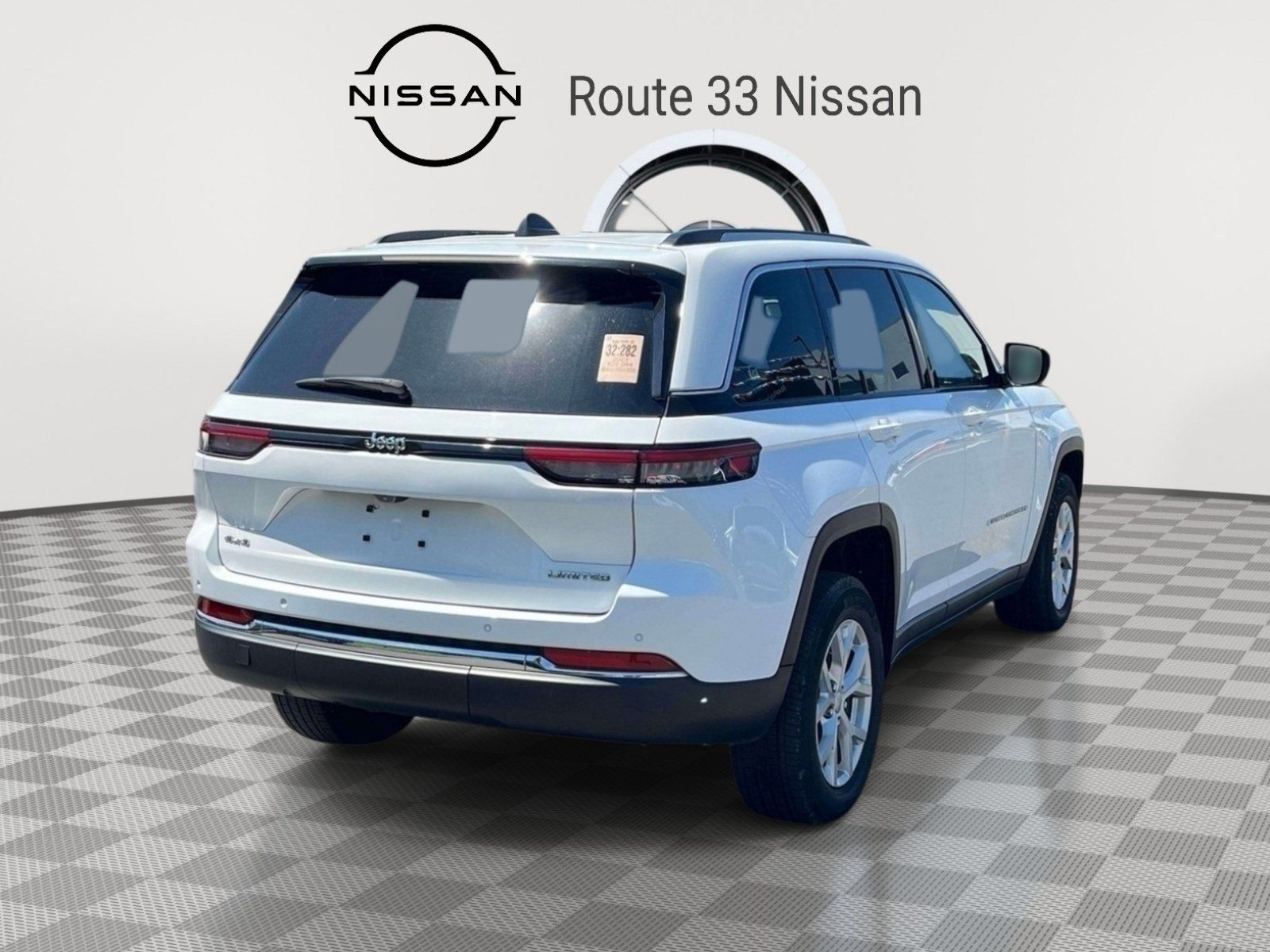 Used 2023 Jeep Grand Cherokee Limited AWD/4WD image 4
