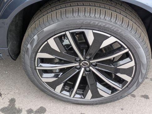 New 2026 Volvo XC90 B6 Plus w/ Protection Package Premier image 18