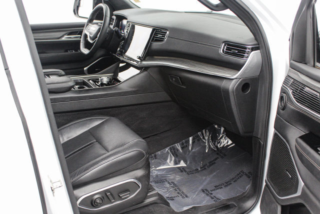 Used 2024 Jeep Wagoneer L Series II w/ Flexible Seating Group RWD image 21
