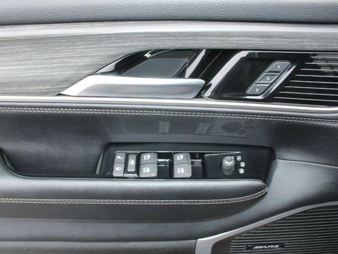 Used 2024 Jeep Wagoneer L Series II w/ Flexible Seating Group image 10