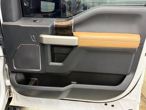 Used 2022 Ford F350 Lariat w/ Chrome Package image 22