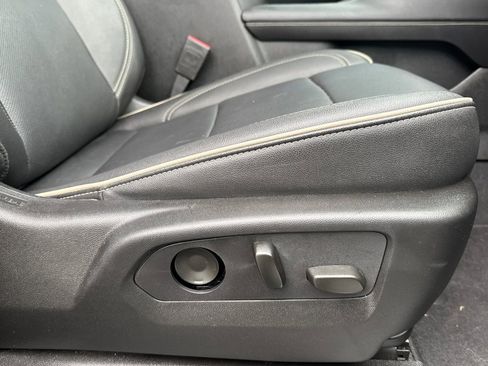 Used 2024 Chevrolet Suburban Premier image 23