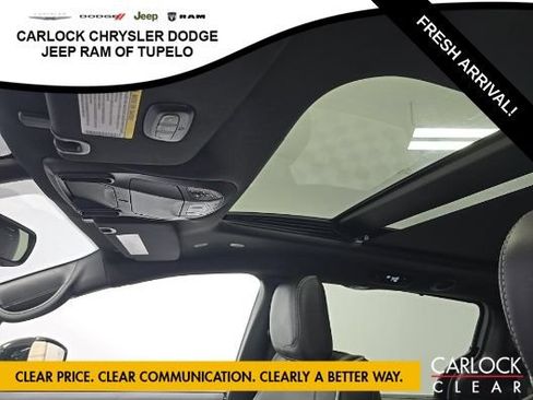 Used 2026 Chrysler Pacifica Limited FWD image 11