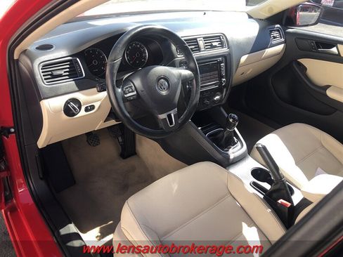 Used 2012 Volkswagen Jetta SE FWD image 10