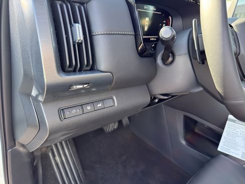 New 2026 Nissan Pathfinder SL image 14