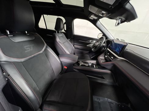 Used 2025 Ford Explorer ST image 27