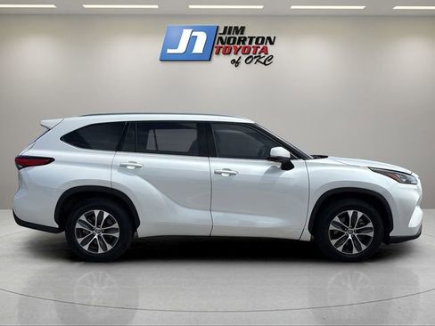 Used 2020 Toyota Highlander XLE FWD image 4