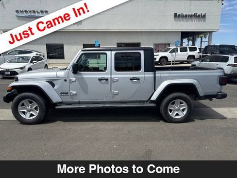 Used 2022 Jeep Gladiator Sport AWD/4WD image 2