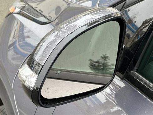 Used 2022 Chevrolet Bolt EUV LT w/ Convenience Package image 52