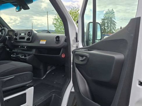 Used 2025 Mercedes-Benz Sprinter 2500 image 10